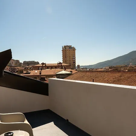 Roof 211 Apartmán